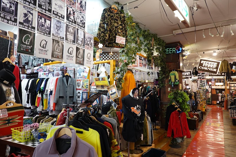 万代書店 川越店 - 写真 2