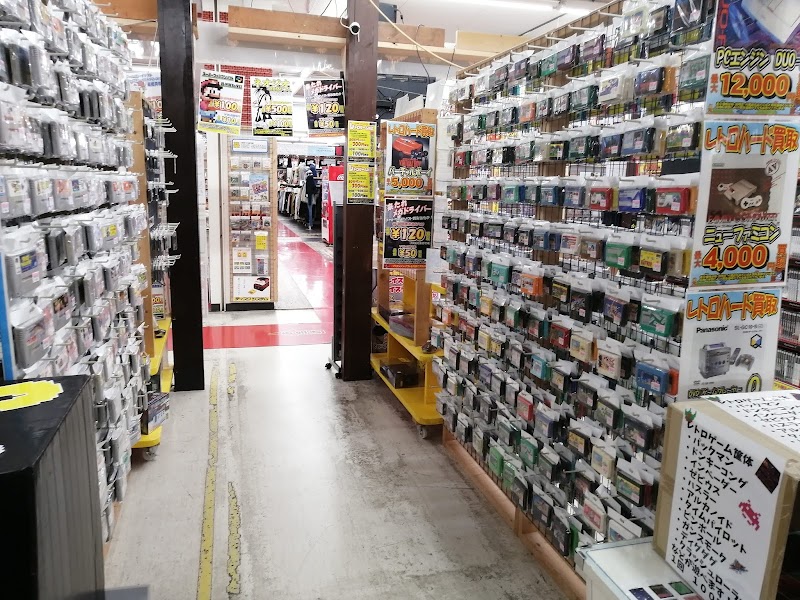万代書店 山梨本店 - 写真 5